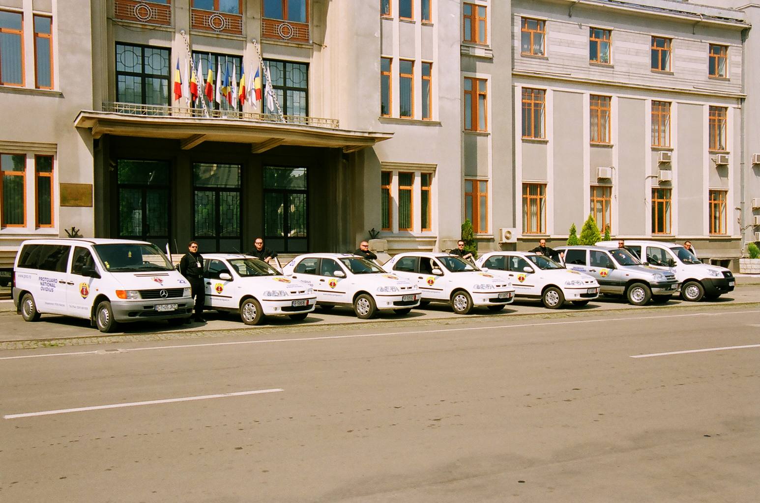 Pază sedii bancare – agent de securitate în lobby